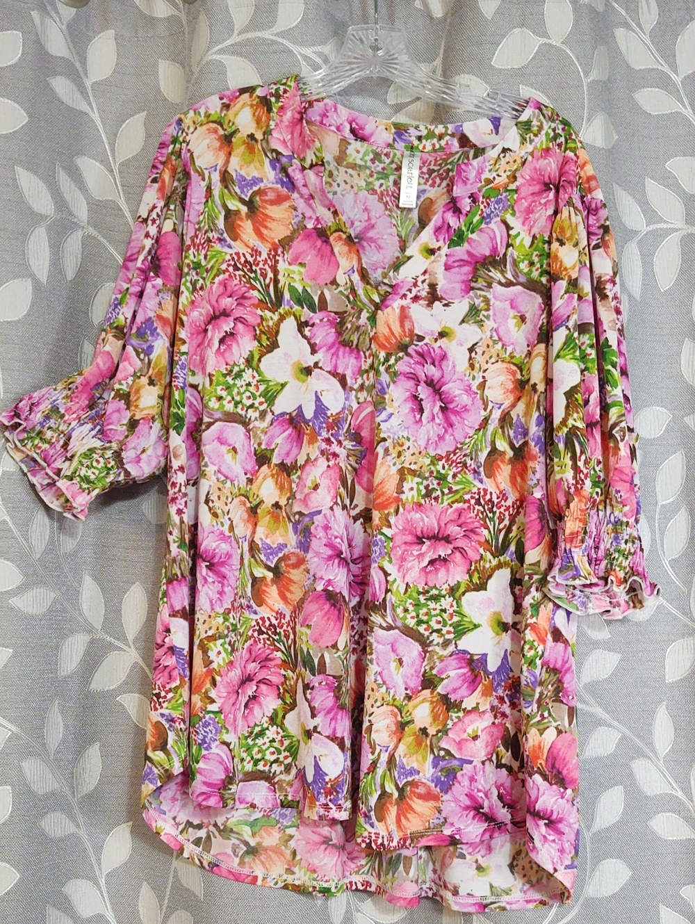 Dear Scarlett Pink Floral V-Neck Tunic size XL